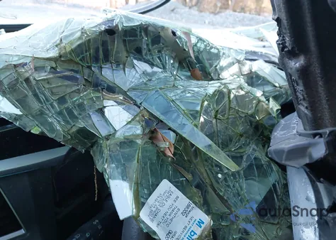 2015 Toyota Corolla S Plus z USA, uszkodzony, nr VIN 2T1BURHE7FC305205